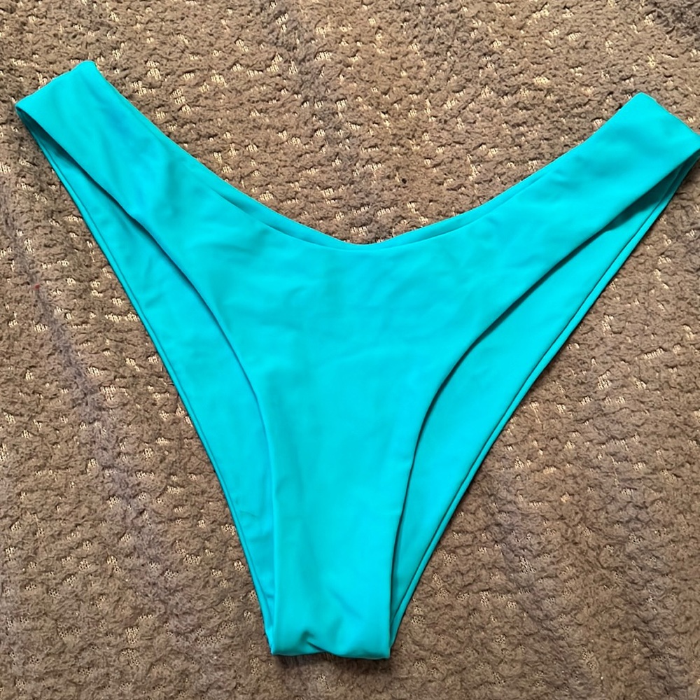highwaisted bikini bottoms